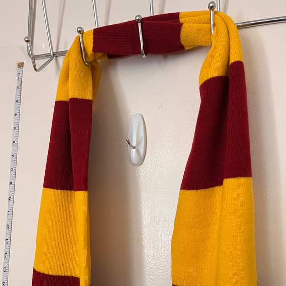 Gryffindor Harry Potter Scarf - Picture 6 of 6